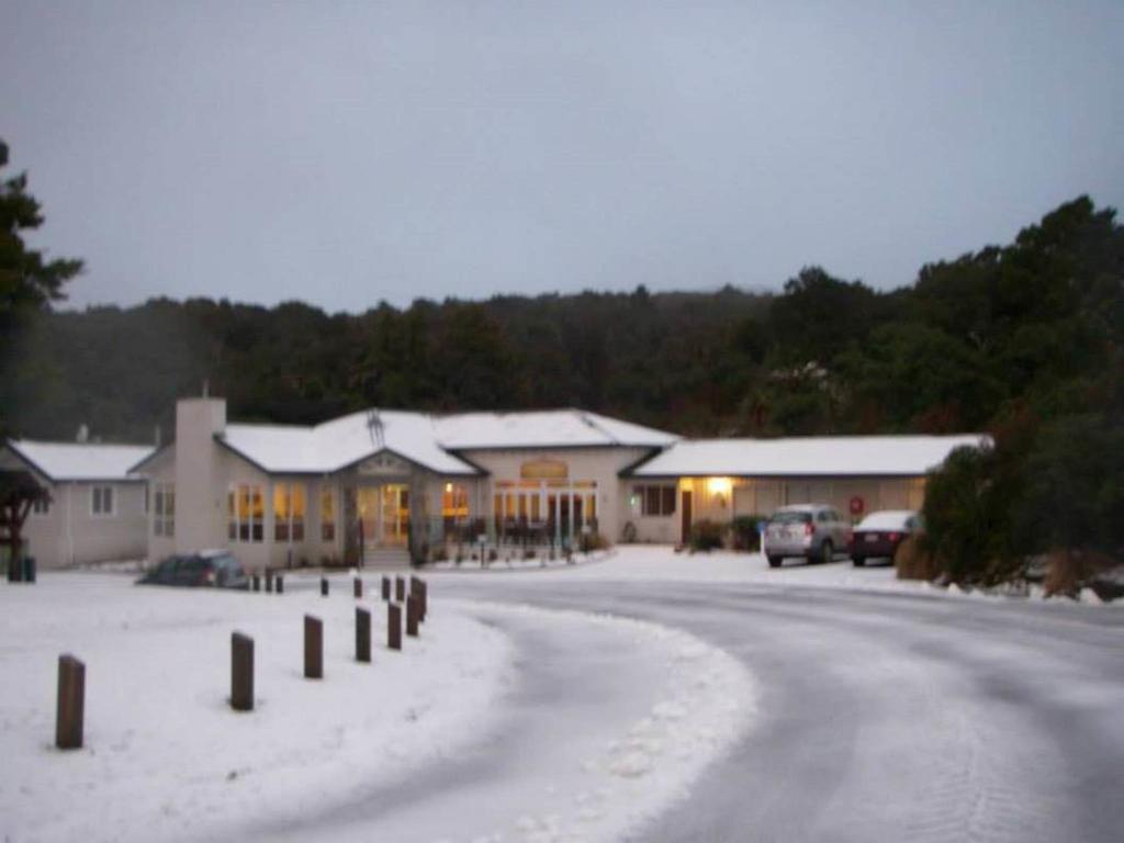 Hotel Ngati Ruanui Stratford Mountain House Exterior foto